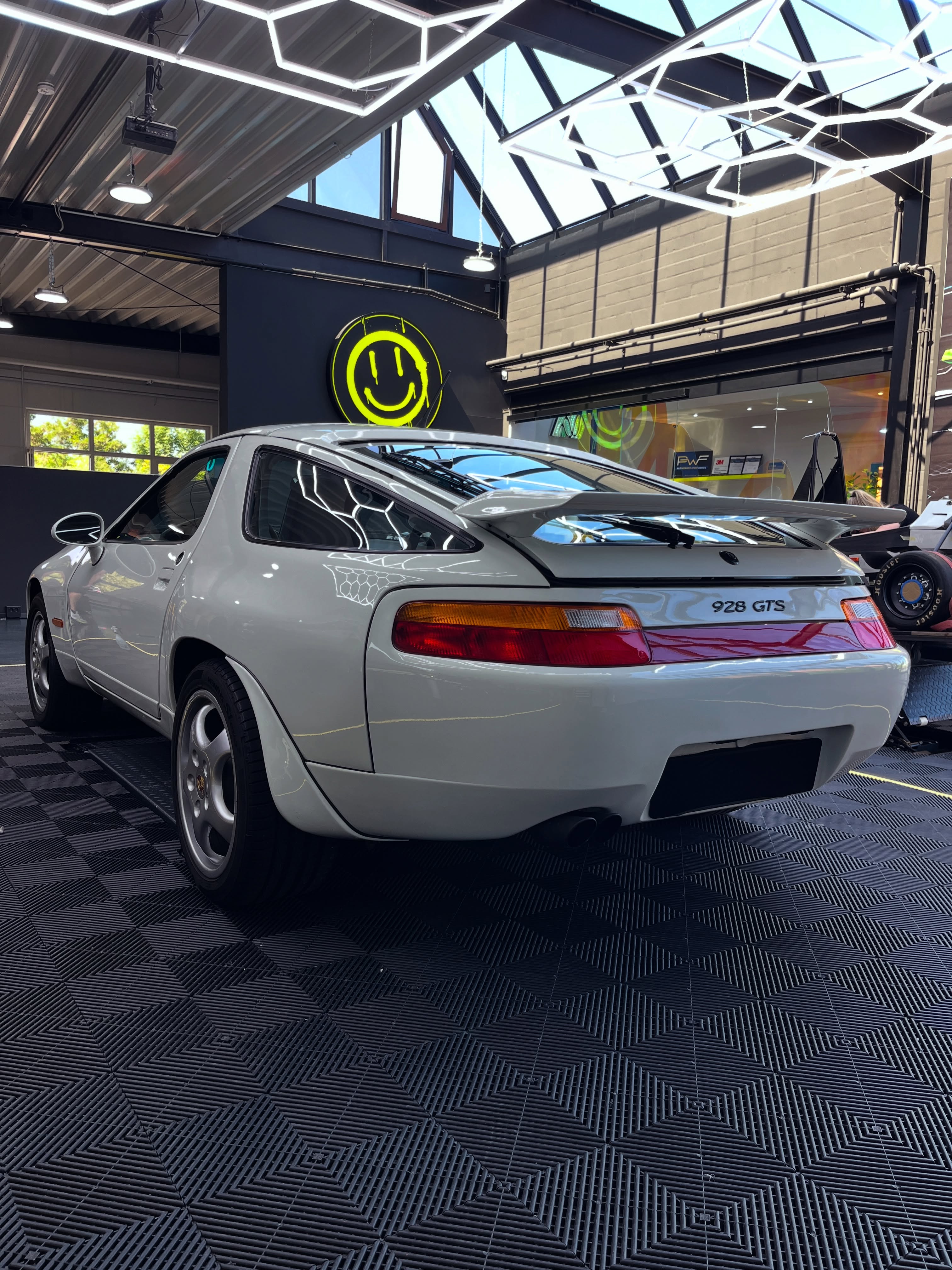 Porsche 928 GTS x PPF Frontpaket